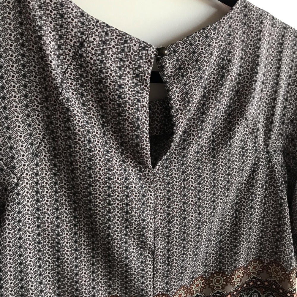 Detailed top! - Picture 2 of 3